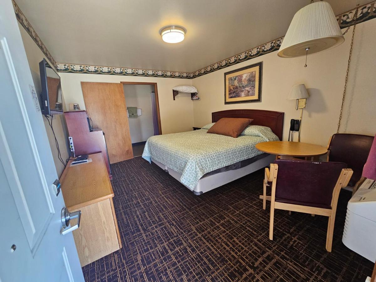 Travelers Motel 2*