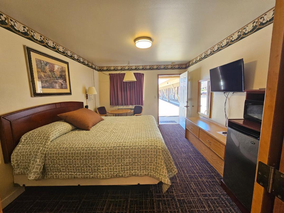 Travelers Motel 2*